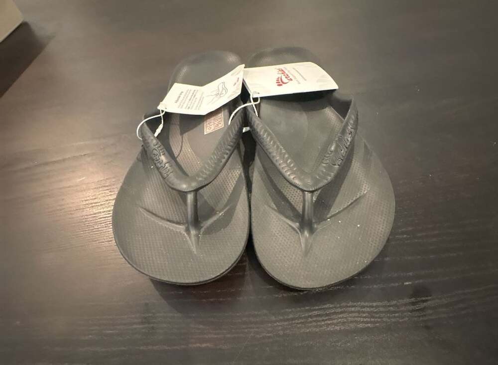 Archies Arch Support Flip Flops Black men US 10 women’s 11